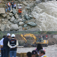 GOBERNADOR NELSON CHUI  GESTIONA RECURSOS PARA AFRONTAR DESASTRES by Gobierno Regional de Lima