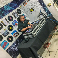 DJ Victor Cervantes Set 80s (107 BPM - 113 BPM) Mayo 2020 Acapulco by DJ Victor Cervantes