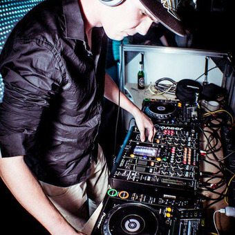 DJ Alex Seitz