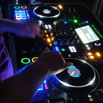 DJ Dezibel (dB)