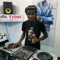 MAGICJNR MAGIC MC HOTSTEPPA LIVE ON A VINTAGE THURSDAY XTRA.. by Hotsteppa Walking Fire