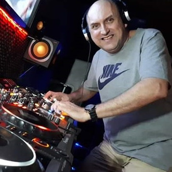 DJ Carlos Leal