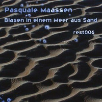 ikul-a - Blasen in einem Meer aus Sand by Pasquale Maassen