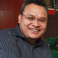 2016-08-29 Topik Idola - Narasumber Robert Endi Jaweng by Radio Idola Semarang