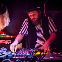 Mixtapes - Podcasts - Sets // Free Downloads