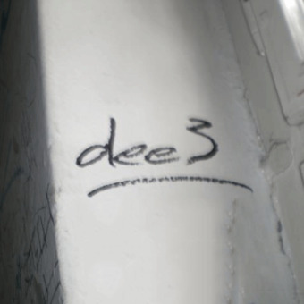 dee3